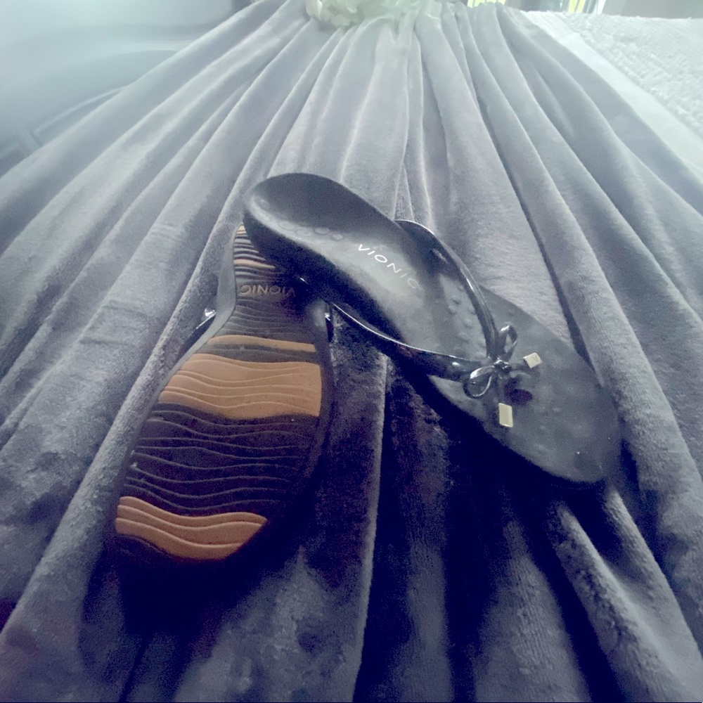 8.5 vionic sandal